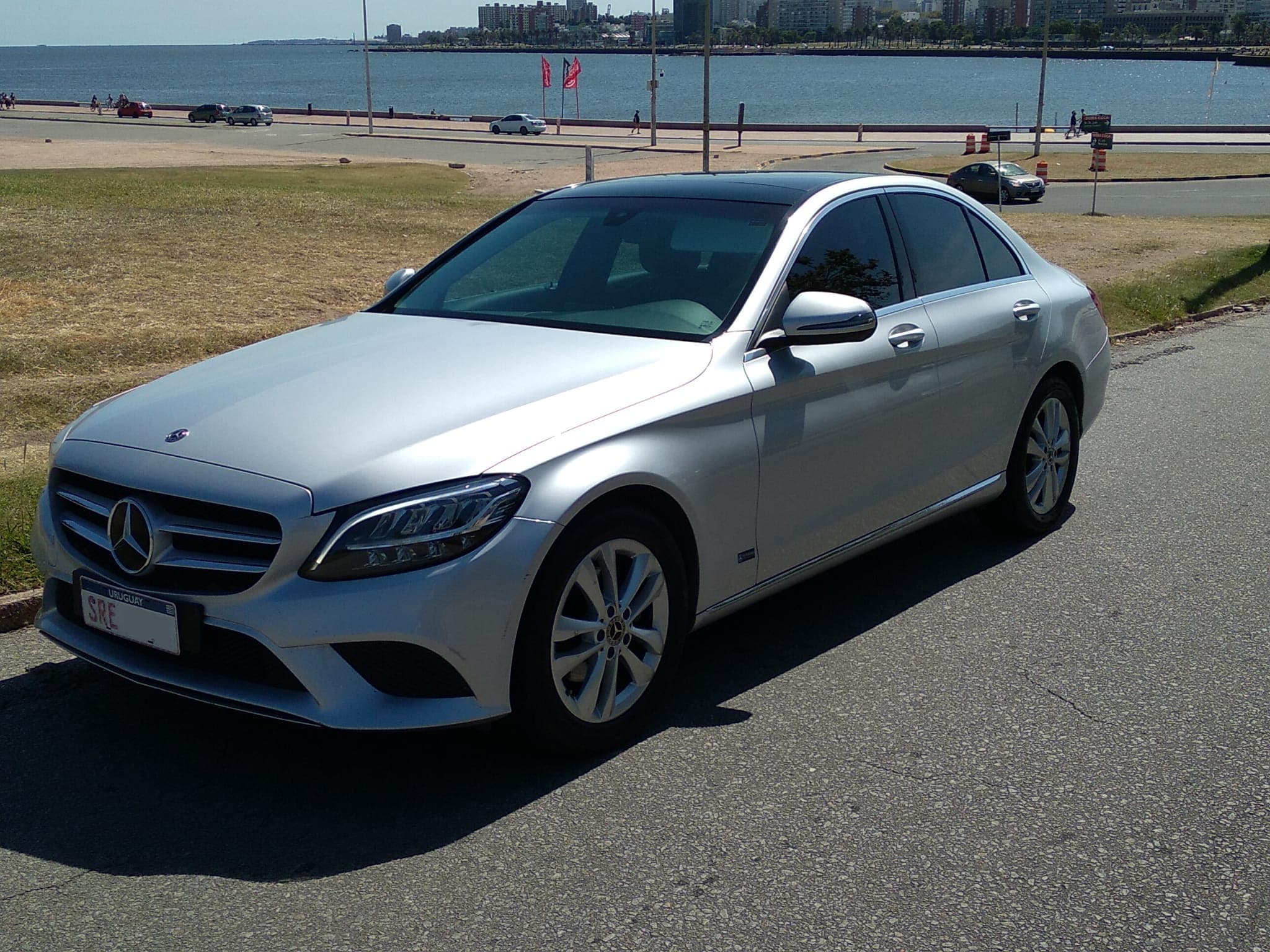 Vista frontal Mercedes-Benz — Origen Remises