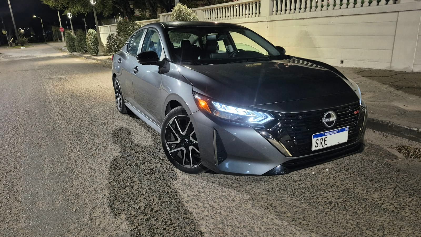 Vista frontal de Nissan Sentra SR — Origen Remises